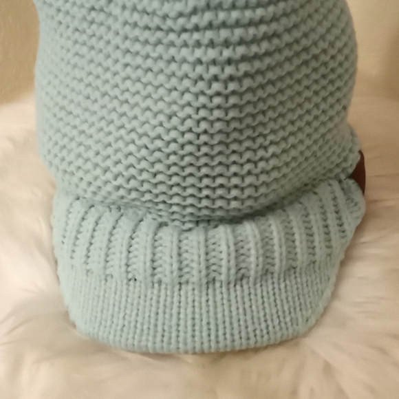 Rimmed Aqua Knitted Hat with Faux Fur Pompom… - Picture 10 of 16